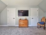  Big Screen TV-Bedroom 3-Office-Living Area- with Full Size Murphy Bed